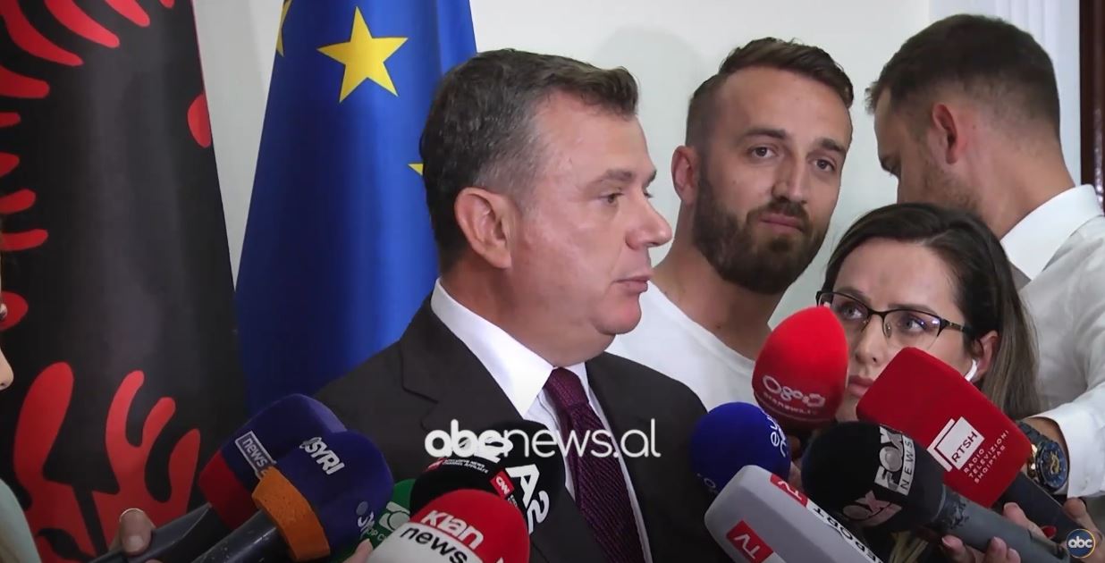 Kuvend normal (pa Bardhin)/ Balla: Sillni anëtarë ose vendosim tanët. Gjekmarkaj: S’lemë vendet bosh