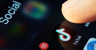 Në Francë propozohet ndalimi i rrjeteve sociale për fëmijët nën 15-vjeçarë