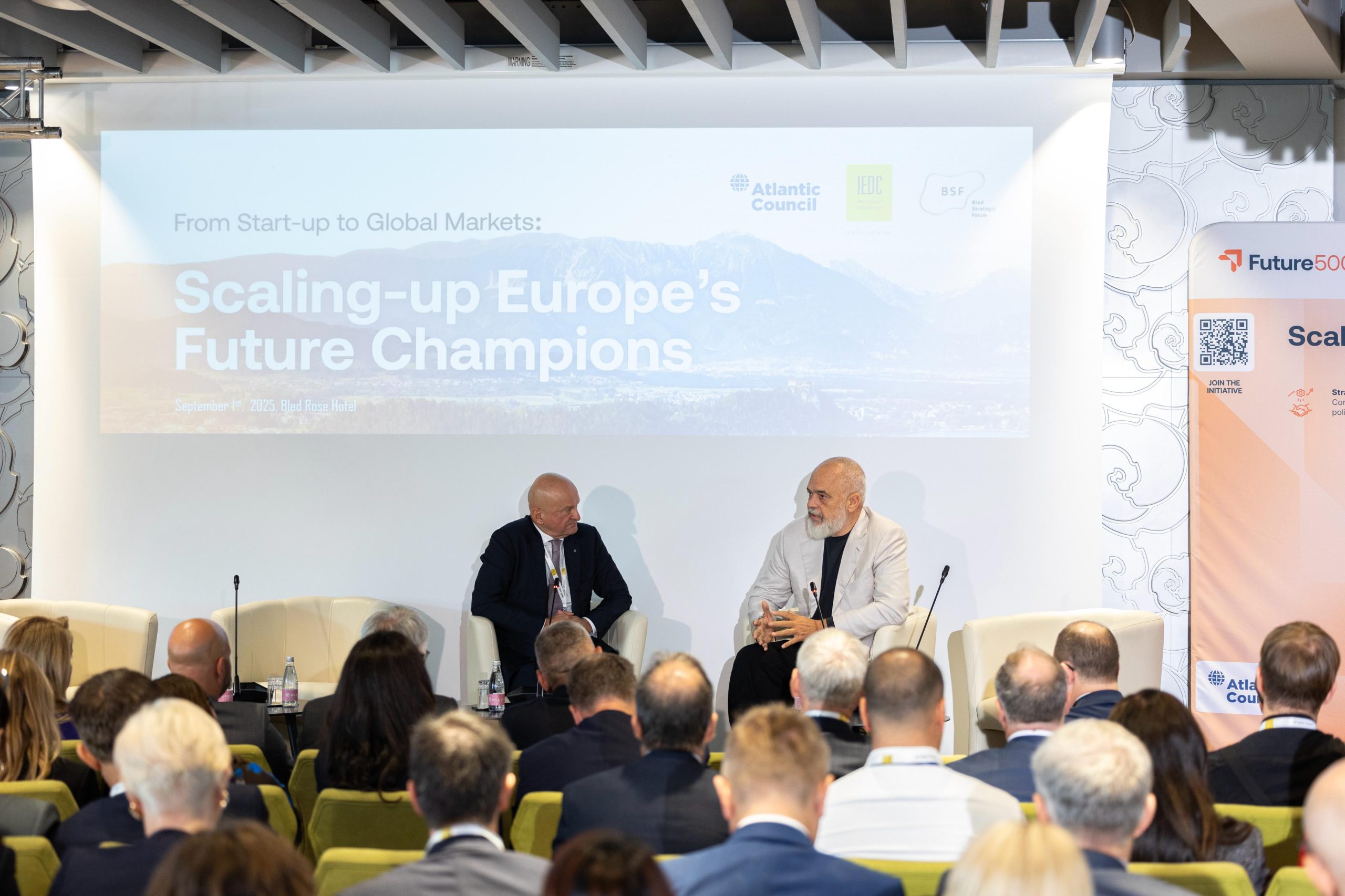 Slloveni/ Forumi Strategjik i Bledit, Rama: Politika e jashtme e harmonizuar me Europën. Synimi ynë, BE!