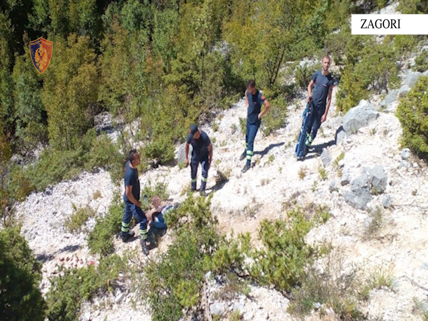 Gjirokastër/ 3 persona u bllokuan gjatë eksplorimit të zonës, njëri prej tyre u rrëzua në përrua, policia dhe zjarrfikësja iu vjen në ndihmë