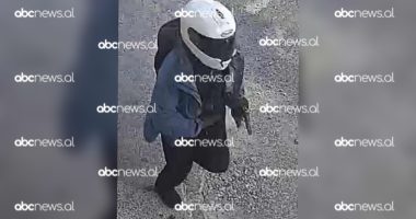 Me skafandër në kokë dhe armë në dorë, del foto e Ragip Gilës pas masakrës në Shkodër