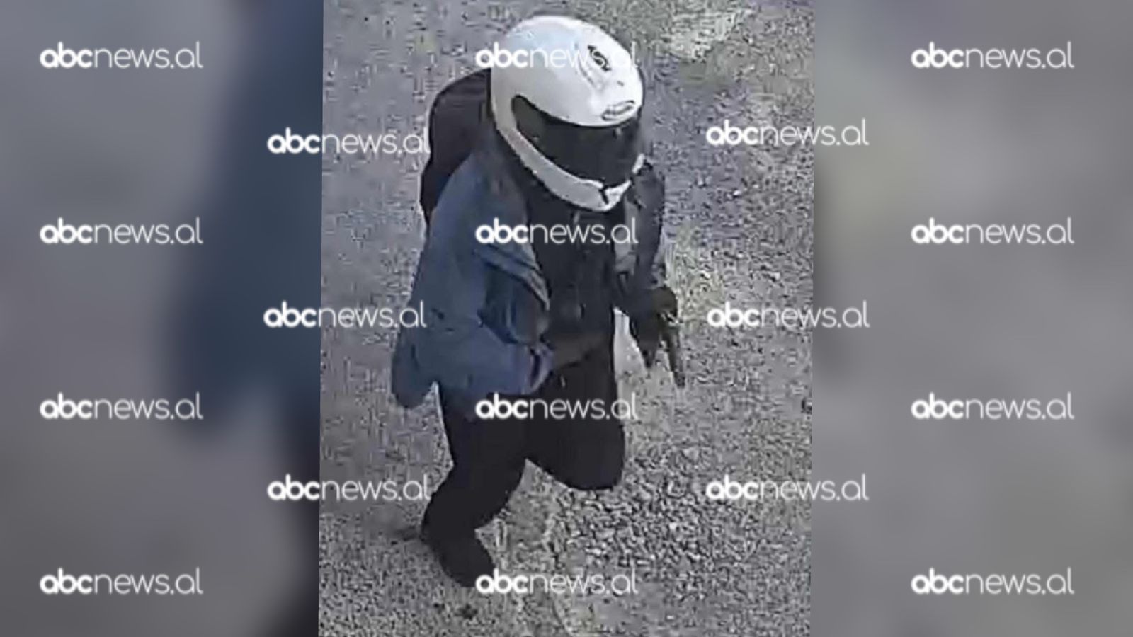 Me skafandër në kokë dhe armë në dorë, del foto e Ragip Gilës pas masakrës në Shkodër