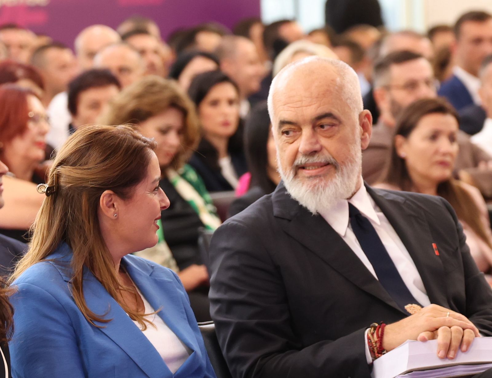 Rama shkarkon Veliajn/ Ogerta Manastirliu, kandidate për Tiranën