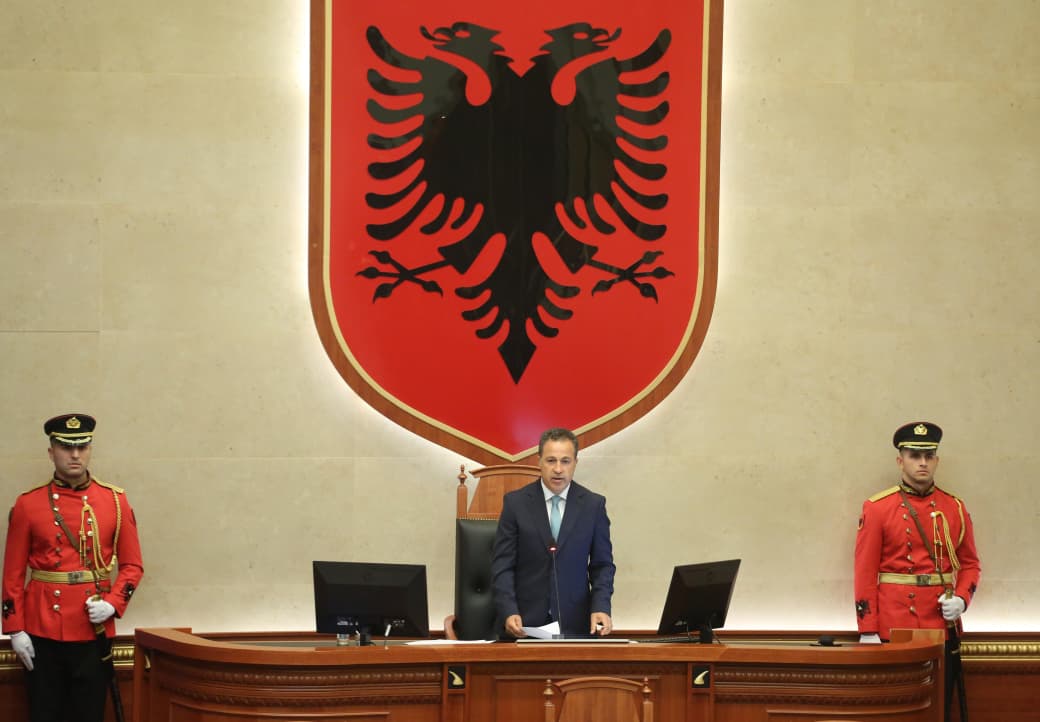 Peleshi tenton marrëveshjen/ Kreu i ri i Kuvendit thërret edhe grupet opozitare