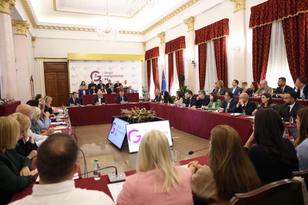 PS mbledh grupin për herë të parë pas konstituimit të Kuvendit/ Emëron krerët e komisioneve