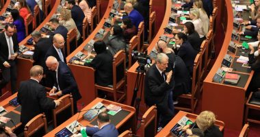 Miratohet struktura e re e Kuvendit/ Rregullorja ndryshon me 79 vota pro, opozita braktis seancën
