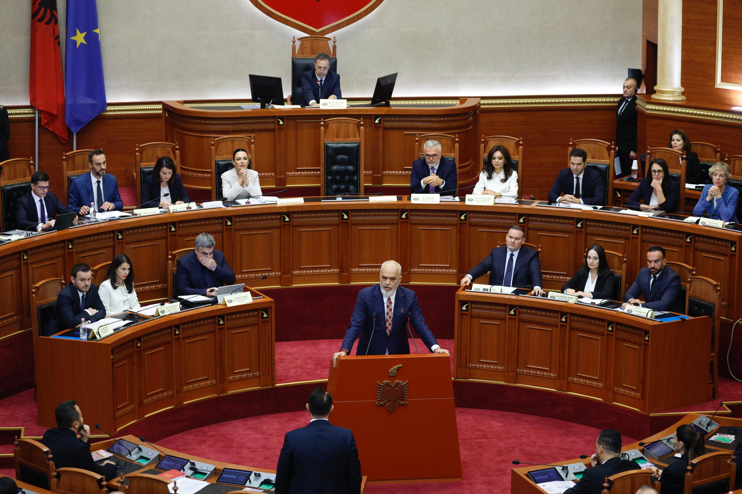 “83 mandate borxh ndaj shqiptarëve”, Rama paralajmëron opozitën në Kuvend: Do keni vëmendjen tonë, por …