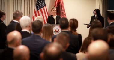 “Kushtetuta, më shumë se një dokument”/ Van Horn: Gjyqtarët, prokurorët rojtarë të të drejtave. Rezistoni ndaj korrupsionit