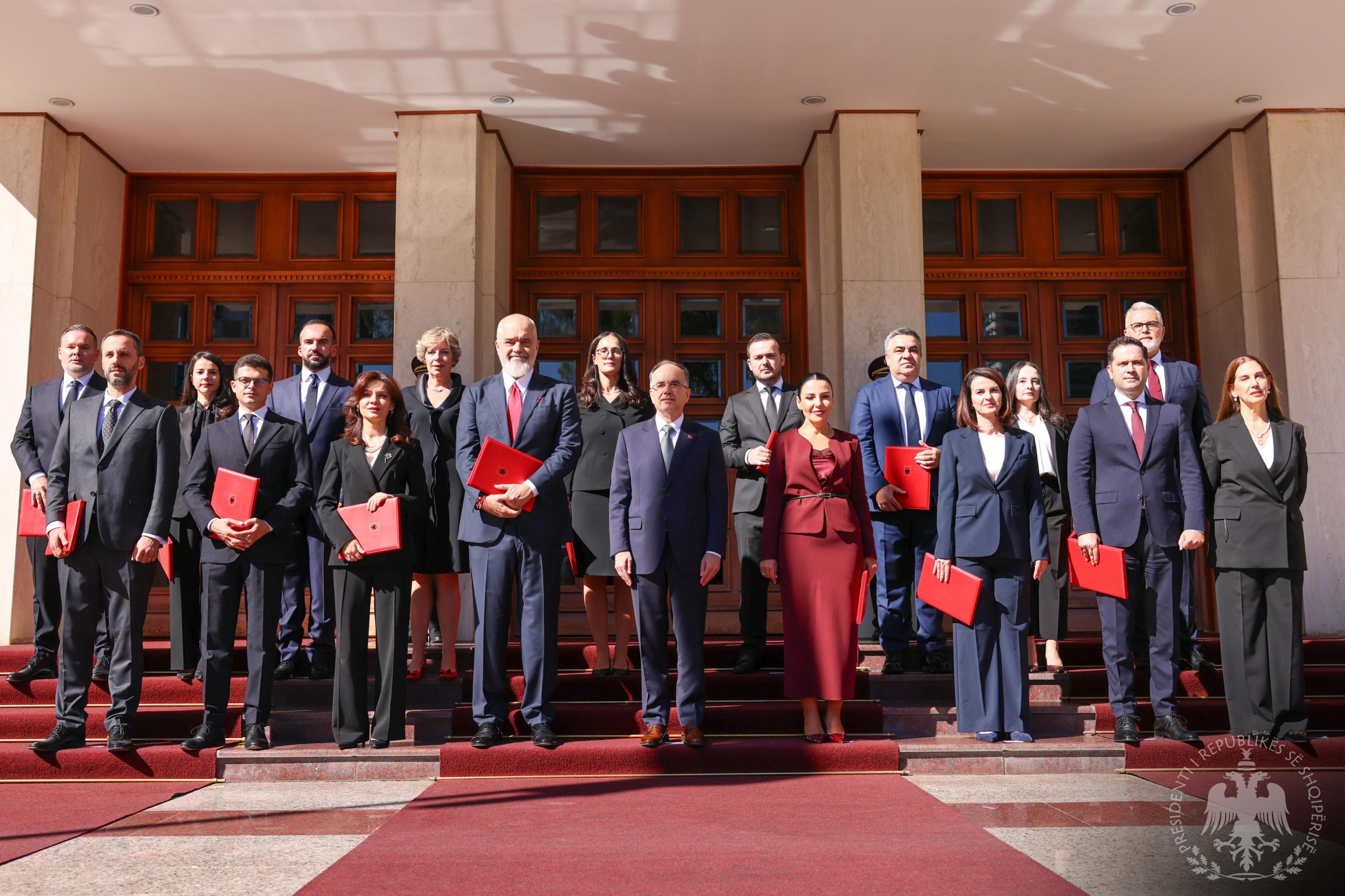 Betohet qeveria, ‘Rama 4’ nis punën/ Pas betimit, qeveria zhvilloi mbledhjen e parë