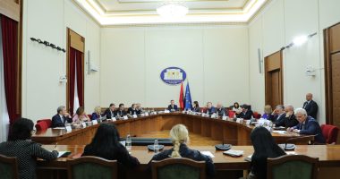 Rrëzohet kërkesa për mocion/ PD kërkoi përsëritjen e seancës për programin qeverisës, pasi e prishi vetë