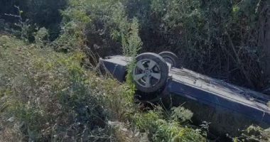 VIDEO/ Aksident në autostradën Thumanë-Kashar, shoferi humb kontrollin, makinë përmbyset në kanal