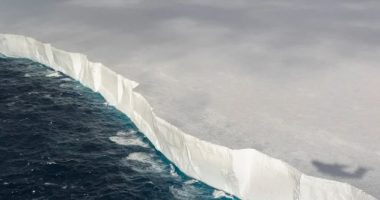 Drejt shkrirjes një nga ajsbergët më të mëdhenj në botë