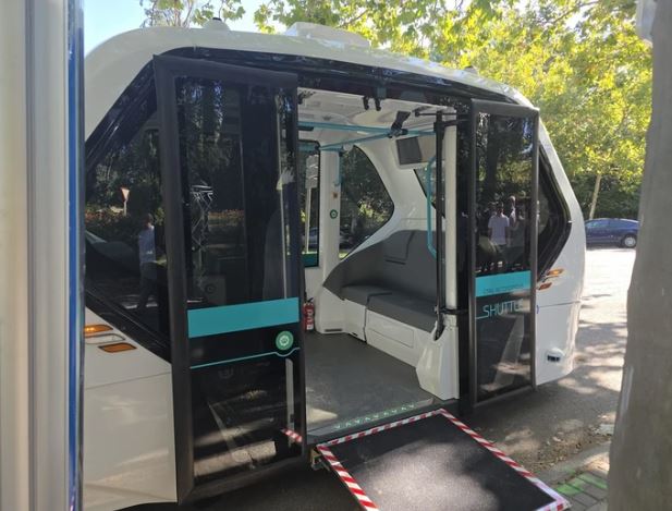 Spanja një hap para/ Autobusi i parë elektrik pa shofer në transportin publik