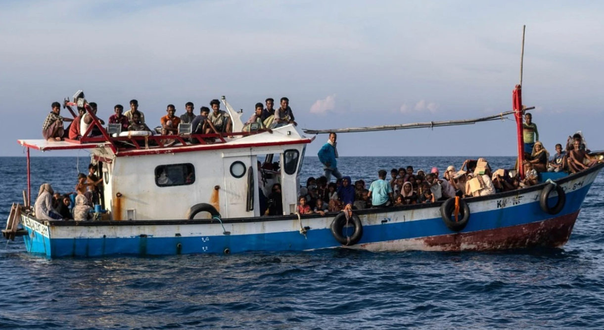 Anija me refugjatë sudanezë përfshihet nga flakët pranë brigjeve të Libisë, të paktën 50 viktima
