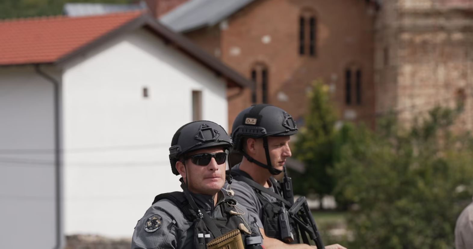 Dy vite nga “Banjska”/ Ndërkombëtarët: Drejtësia duhet të vihet në vend!