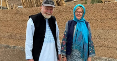 Lirohet nga burgu çifti britanik i mbajtur për gati 8 muaj nga talebanët