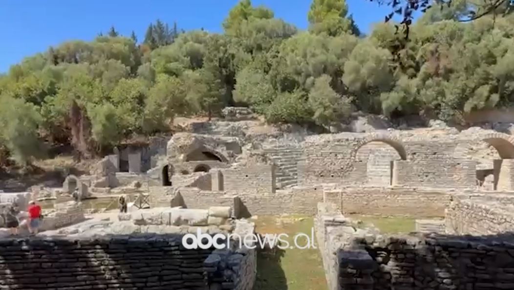Amerikanët vizitojnë Butrintin/ Parku arkeologjik tërheq të huajt, njihen me dëshmi të lashtësisë