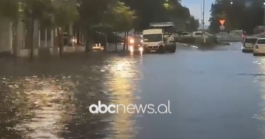 VIDEO/ Reshjet e dendura të shiut, përmbyten disa rrugë në Vlorë