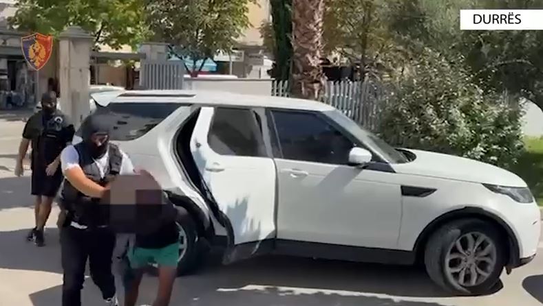 VIDEO/ Abuzoi seksualisht me 18-vjeçaren italiane, arrestohet 26-vjeçari në Durrës