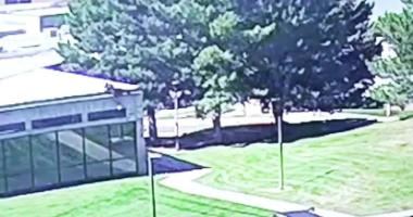 Vrasja e Charlie Kirk/ FBI publikon videon e autorit të dyshuar, ofron shpërblim 100 mijë dollarë për atë që jep informacione