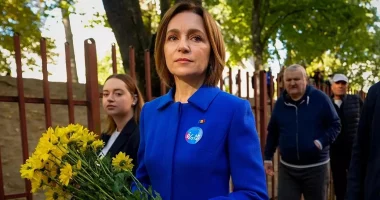 Partia pro-ruse merr goditje në Moldavi, presidentja Maia Sandu fiton shumicën në parlament