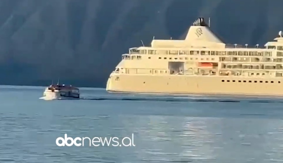 VIDEO/ Shqipëria destinacioni i preferuar për të huajt, kroçera me rreth 600 turistë mbërrin në Vlorë