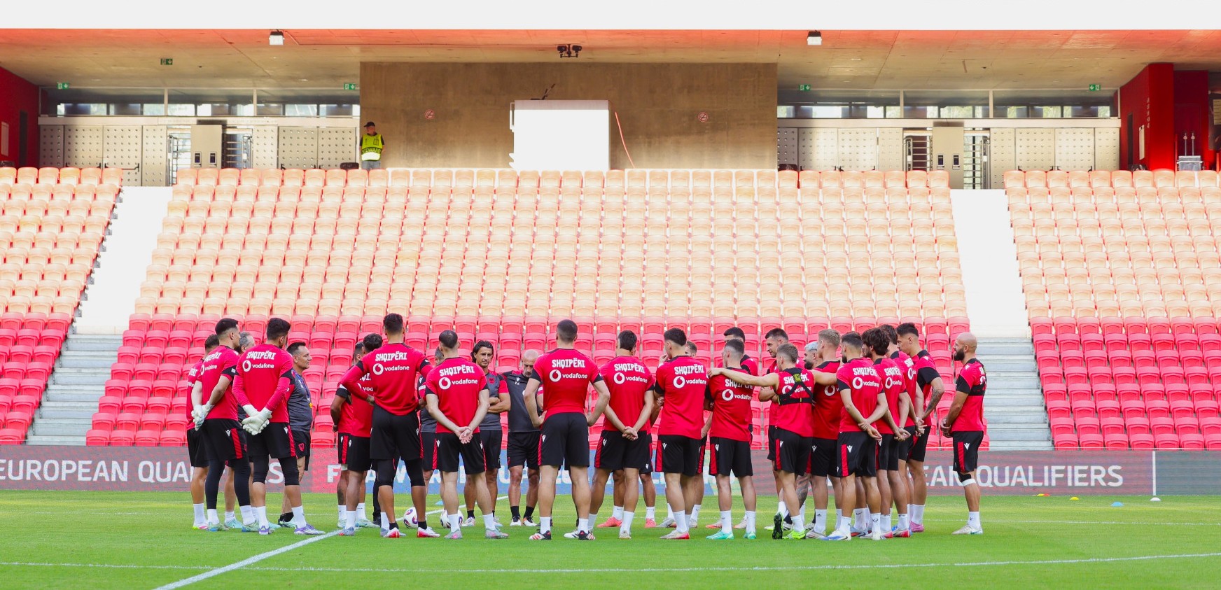 Kombëtarja zhvillon seancën e fundit stërvitore para Letonisë, gjithçka gati për sfidën