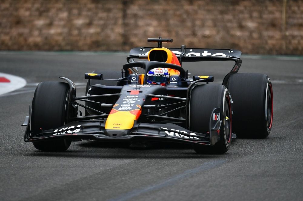 Verstappen fiton në Azerbajxhan/ Formula 1, kampioni i botës triumfon në një garë për manual