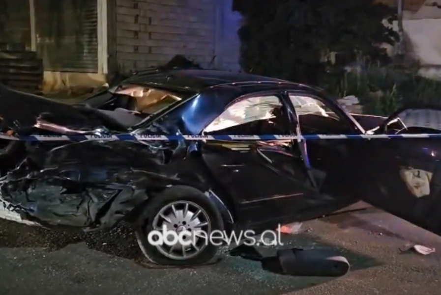 Aksident, dy të plagosur rëndë/ Kukës, shoferi përplas makinën dhe largohet