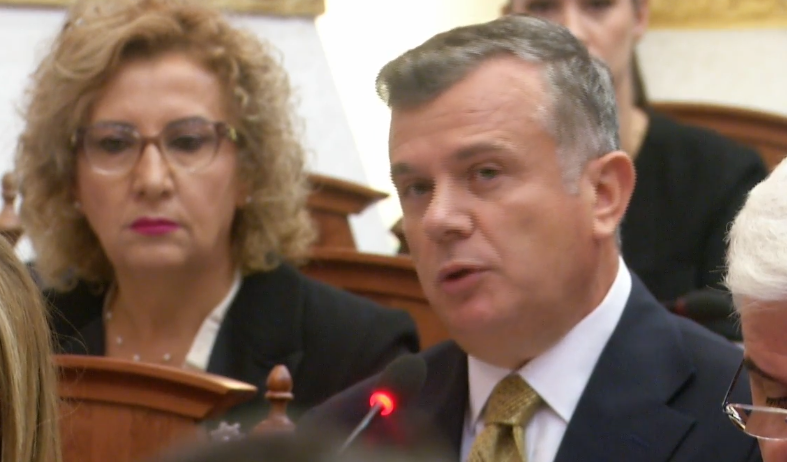 “Opozita dhunoi seancën e kaluar”/ Balla në Kuvend: Të votojmë me konsensus përbërjen e komisioneve