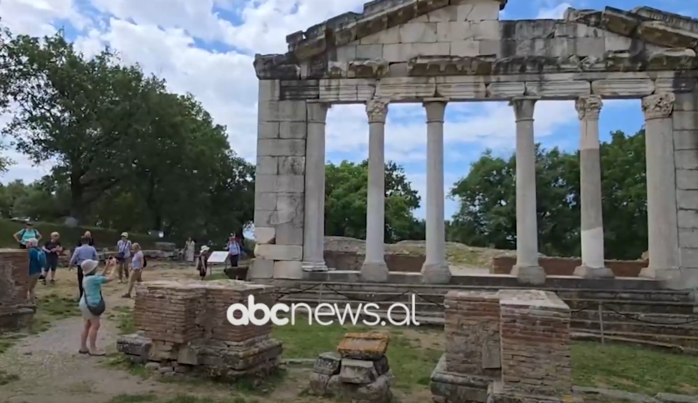 Apolonia, thesari i pazbuluar/ Fluks vizitorësh vendas dhe të huaj në parkun arkeologjik
