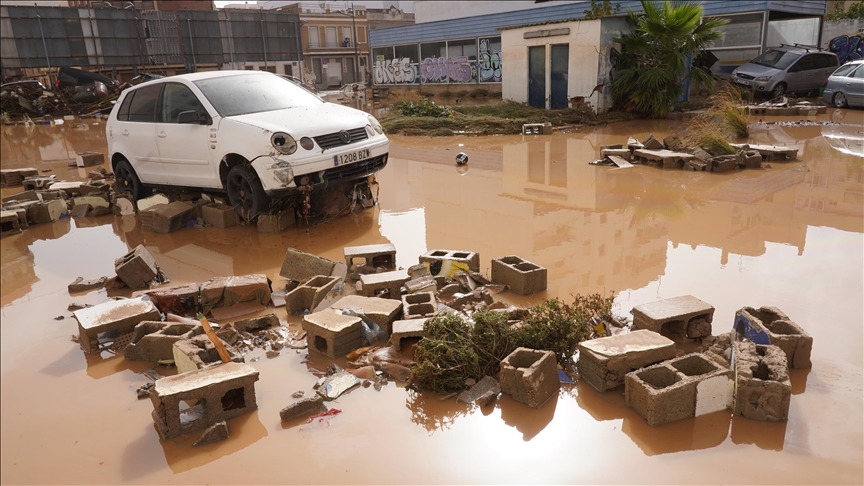 Shirat e rrëmbyeshëm shkaktojnë përmbytje në Spanjë