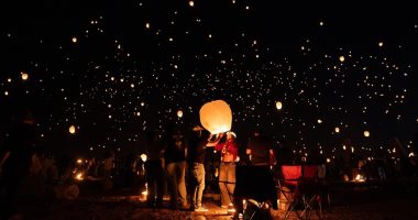 Mijëra njerëz mblidhen në Festivalin e “Dritave të Fenerëve” në Pensilvani