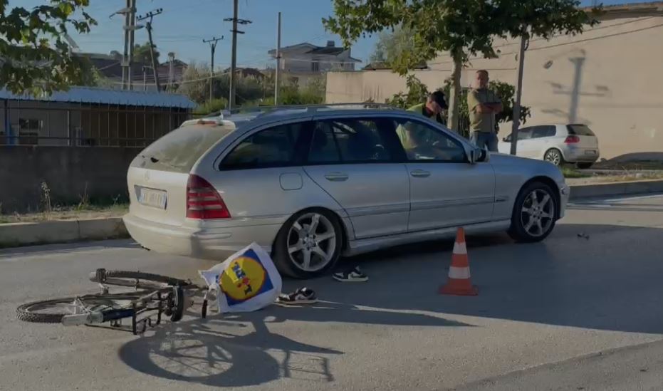 Aksident në Fier/ Makina përplas biçikletën, një i plagosur