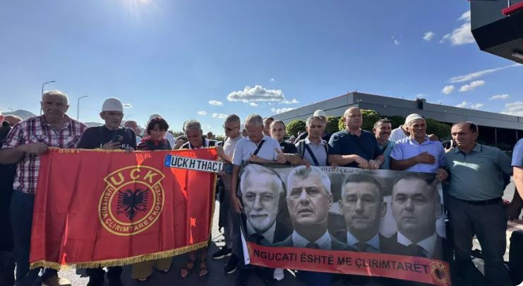 Veteranët e UÇK drejt Hagës/ Protestë në mbështetje të ish-krerëve: Liri për çlirimtarët