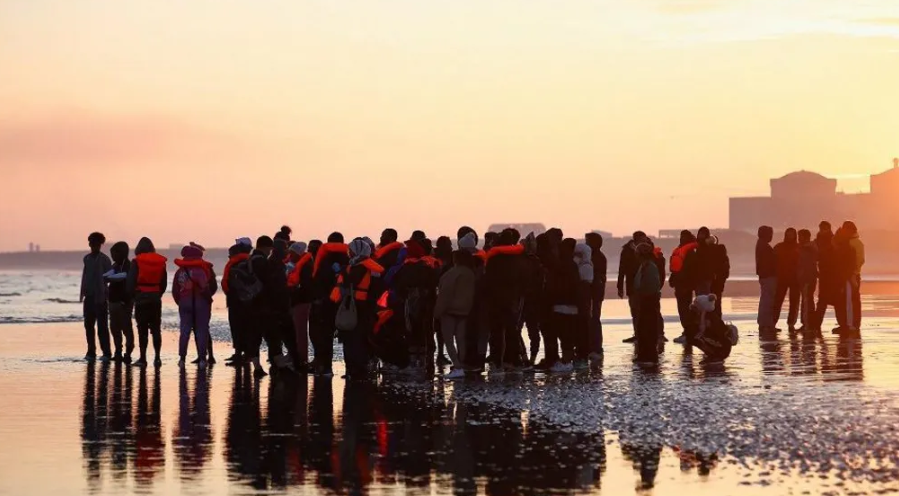 Mbytet varka me emigrante/ U fundos në ujërat franceze, humbën jetën dy gra somaleze
