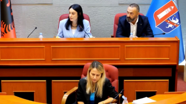 Sot votimi për shkarkimin e Veliajt/ Këshilli Bashkiak shqyrton kërkesën e PS për kryebashkiakun