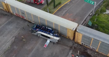 Meksikë/  Treni përplaset me autobusin, 10 viktima dhe 61 të plagosur