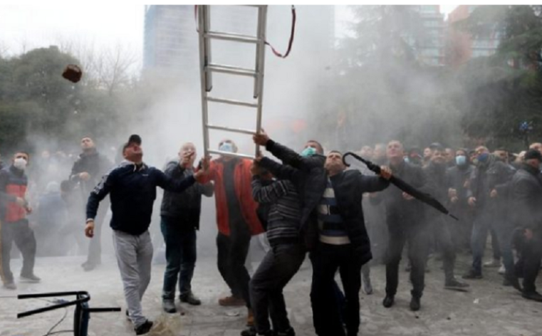 Si më ndryshuan të çmendurit e PD?