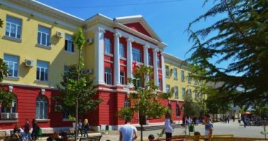 Nis viti i ri akademik, mbi 20 mijë studentë ulen për herë të parë në auditore