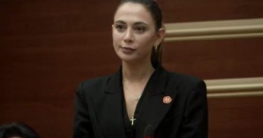 Mori mandatin e Brunilda Mersinit/ Briseida Çakërri betohet si deputete në Kuvend