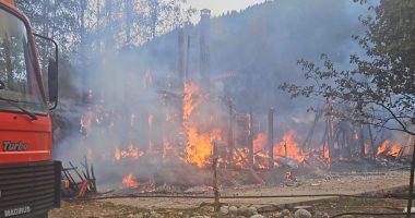 Zjarr në një biznes në afërsi të Leskovikut/ Zjarrfikësit në vendngjarje