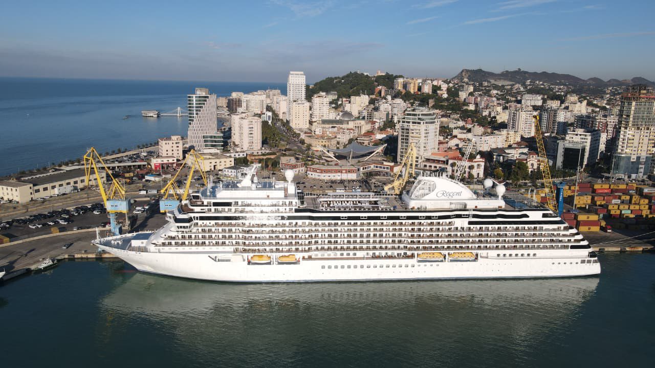 Kroçera luksoze ankorohet në Durrës/ Rama: 728 turistë nga e gjithë bota