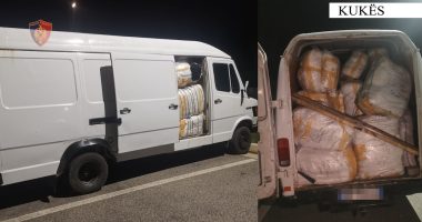 Kontrabandë drejt Kosovës/ Procedohet transportuesi, sekuestrohen thasë me veshje të ndryshme