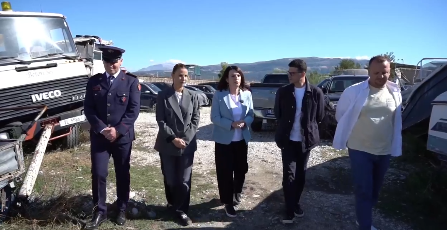 Lirimi i hapësirave publike/ “Varrezat e makinave”, projekte për komunitetin