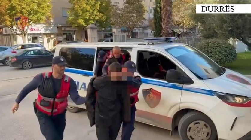 Vrau të atin me thikë/ Durrës, kapet pas dy orësh 25-vjeçari