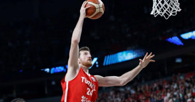 Osmani, “shpërblim” për europianin/ Ylli shqiptaro-turk i basketbollit merr “Rolex” pas Europianit