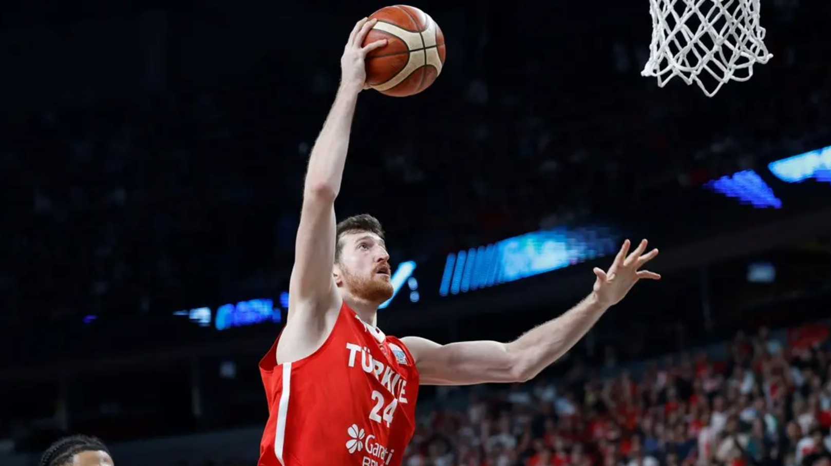 Osmani, “shpërblim” për europianin/ Ylli shqiptaro-turk i basketbollit merr “Rolex” pas Europianit