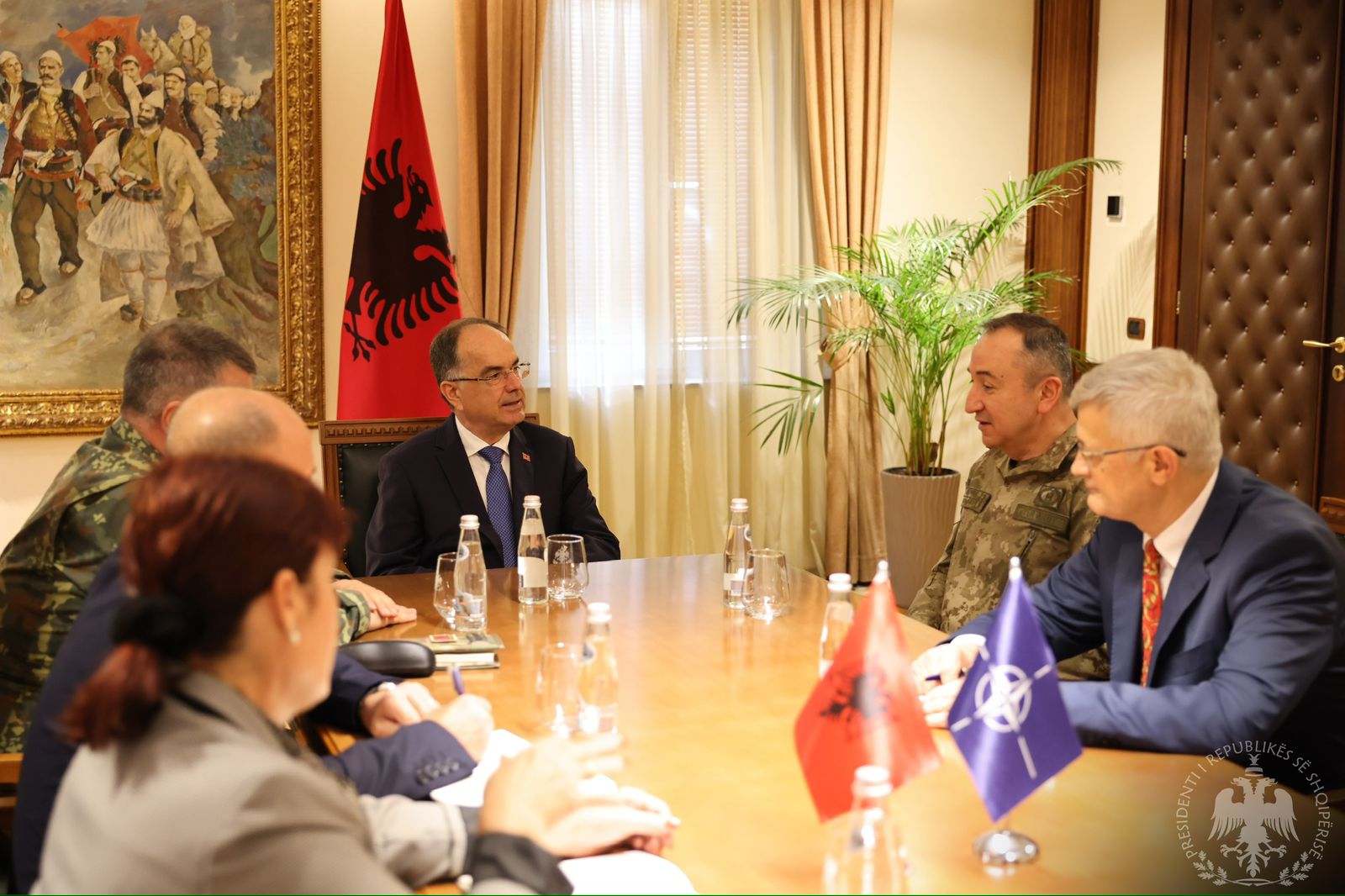 Begaj pret komandantin e misionit të NATO-s në Kosovë: KFOR shumë i rëndësishëm për stabilitetin në rajon