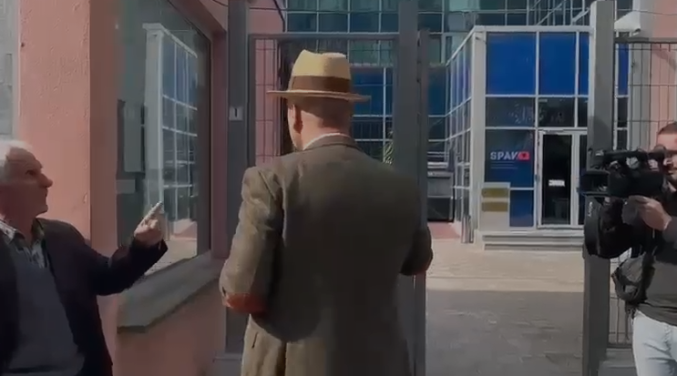 Qytetari-Malltezit: Ke vjehrrin hajdut! Protesta e Malltezit kundërshtohet para gjykatës: Po Sali Berisha ka vjedhur?